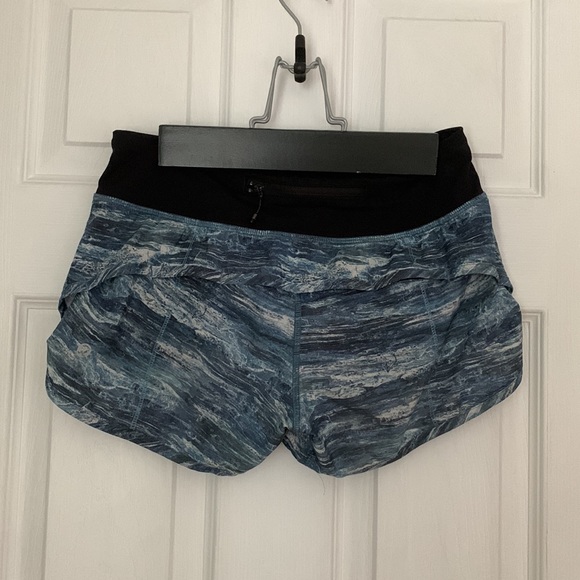 Lululemon Speed it up Shorts - Picture 2 of 4